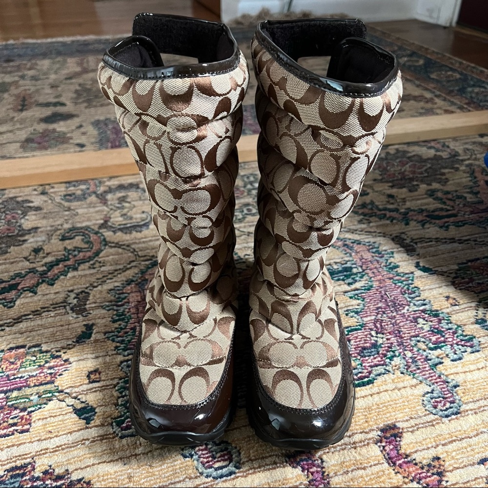 Coach “Jordy” snow boots
